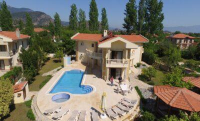 Villa Eanda. 5 Bed.  Private  Natural Salt Pool and Stunning Views.