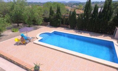 Detached Villa, heated pool, air-con, high speed WiFi