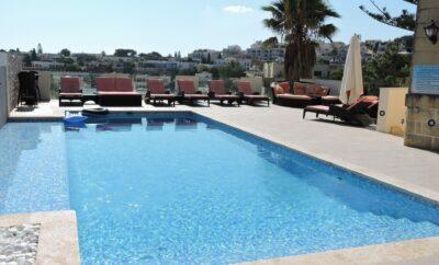 Fantastic Villa with Outside & Inside Pool, BBQ, A/C. 5 mins from sandy beach