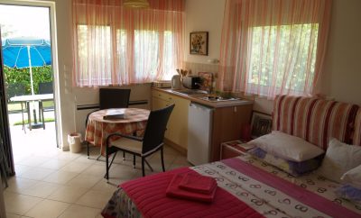 Villa Verde Apart-Hotel, ‘rose’ studio, seaside location with great links to many famous archaeological sites