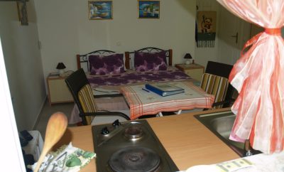 Villa Verde Apart-Hotel, ‘cream’ studio, seaside location with great links to many famous archaeological sites