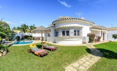 Beautiful beach villa with private pool Estepona